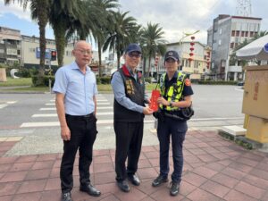花警局長范織坤除夕送暖慰勤 親赴金三角關懷執勤同仁 9 %E4%B8%89 46 300x225 1