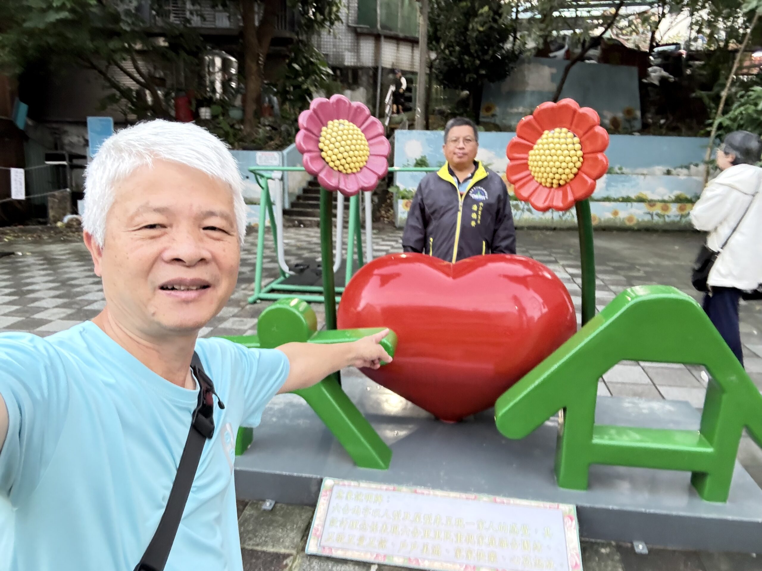 潘德發里長服務六合里16年全家馬年感恩祝福獲回響 5 90CED670 D9EA 4769 A6EB 9FBFF7957AFF scaled