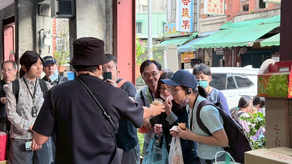 萬華亮起來了!2026「燈照艋舺」馬馬慶元宵登場 跟著光,走進老城——白天夜晚都能遇見屬於艋舺的祝福 45 469887 1024x576 1