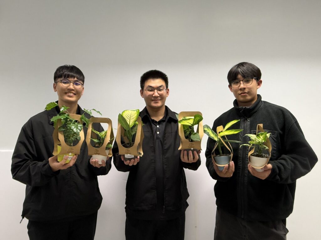 台中市永續綠經濟論壇 5大面向探討淨零轉型新契機 20 %E5%9B%A0%E6%87%89%E6%A4%8D%E6%A8%B9%E7%AF%80 %E6%9C%89%E9%80%81%E6%A4%8D%E6%A0%BD%E5%AE%A3%E5%B0%8E%E5%93%81 1024x768 1