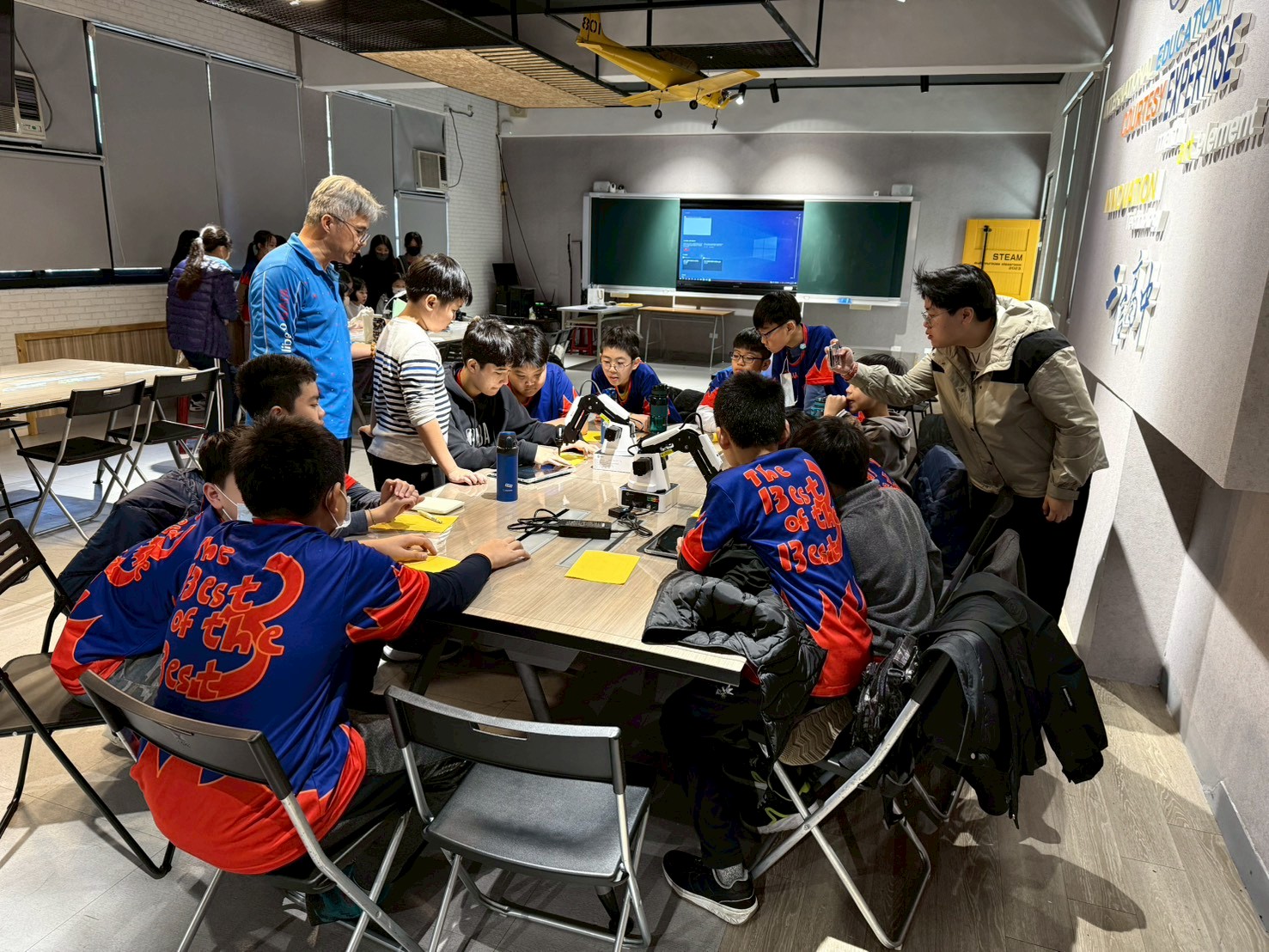 七堵國小攜手二信高中助學生提早體驗未來課程及科技 38 LINE ALBUM 1150312%E4%BA%8C%E4%BF%A1%E9%AB%94%E9%A9%97 260313 8