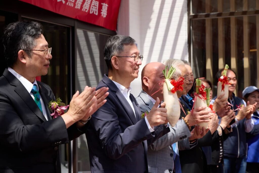 張文瀚推動AI智慧長照! 馬偕攜手鴻海、祥宏健康打造桃園示範據點 21 S 817283079 1024x683 1