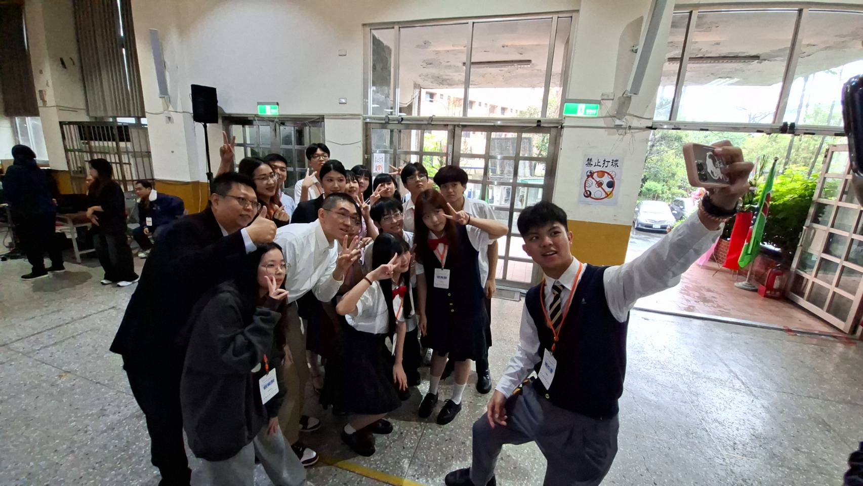 二信高中青年發光 校長親臨頒獎分享榮耀 34 1533695