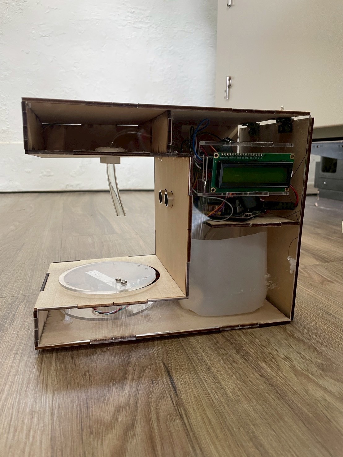 二信高中機械科「自動提醒喝水器」獲全國創意競賽佳作 48 S 52314250