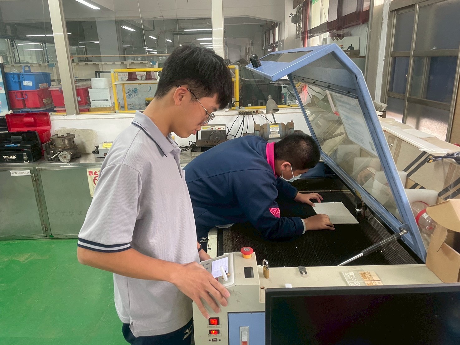 二信高中機械科「自動提醒喝水器」獲全國創意競賽佳作 49 S 52314240