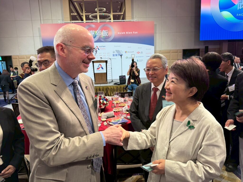 盧秀燕出席美國商會晚宴 向賴總統建議:盼中央釋善意促團結 43 %E7%9B%A7%E5%B8%82%E9%95%B7%E8%88%87%E7%BE%8E%E5%9C%8B%E5%9C%A8%E5%8F%B0%E5%8D%94%E6%9C%83 ait %E8%99%95%E9%95%B7%E8%B0%B7%E7%AB%8B%E8%A8%80%E5%88%86%E4%BA%AB%E5%8F%B0%E4%B8%AD%E7%94%A2%E6%A5%AD%E6%88%90%E6%9E%9C 1024x768 1