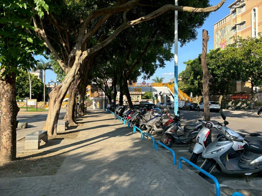板橋第一運動場翻轉! 「森活走廊」榮獲國家級景觀大獎肯定 19 %E6%B5%B7%E5%B1%B1%E8%B7%AF%E5%81%B4 %E6%96%BD%E5%B7%A5%E5%89%8D 1024x767 1