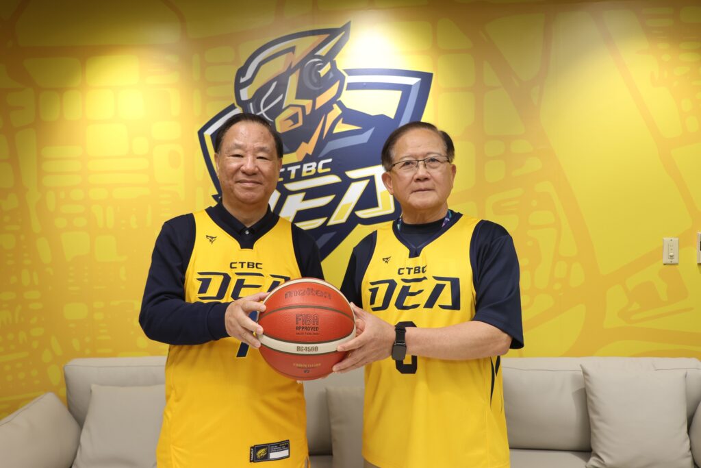 中信特攻攜手籃球名人堂! 理事長葛永光開球傳承籃球精神 15 S 15351862 1024x683 1