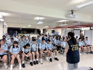 基警授課提醒防治數位性別暴力 五不四要 守則 32 %E4%BA%8C 16 300x225 1