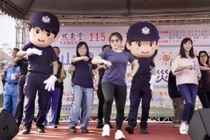 淨山健行市民齊出發 信義警併肩反賄識詐 13 %E4%B8%89 13 300x200 1