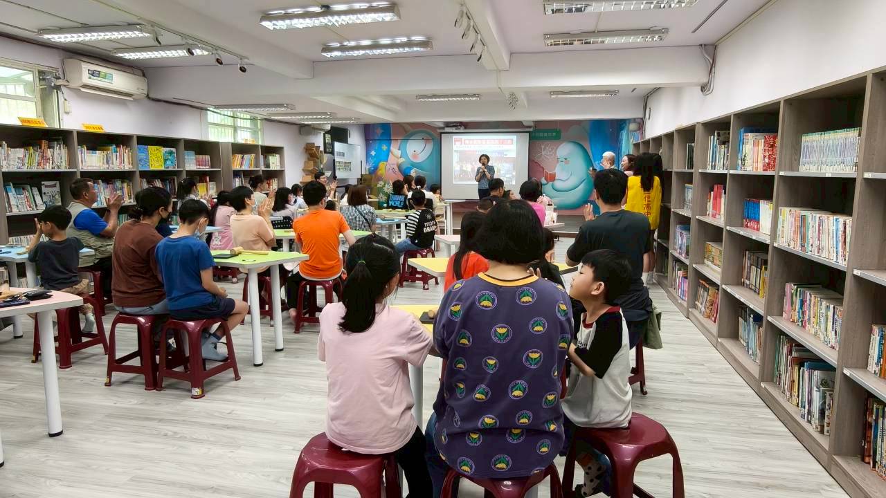 二信高中攜手東光國小舉辦「傳承創新愛基隆」親子鞋作體驗活動 7 LINE ALBUM 20260412 260412 2