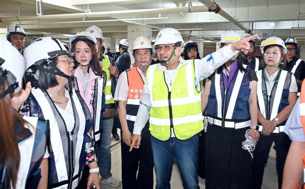 侯友宜視察板橋區信義國小地下停車場工程進度 預計今年11月完工啟用 打造友善停車通勤現境 29 3 7 1024x634 1