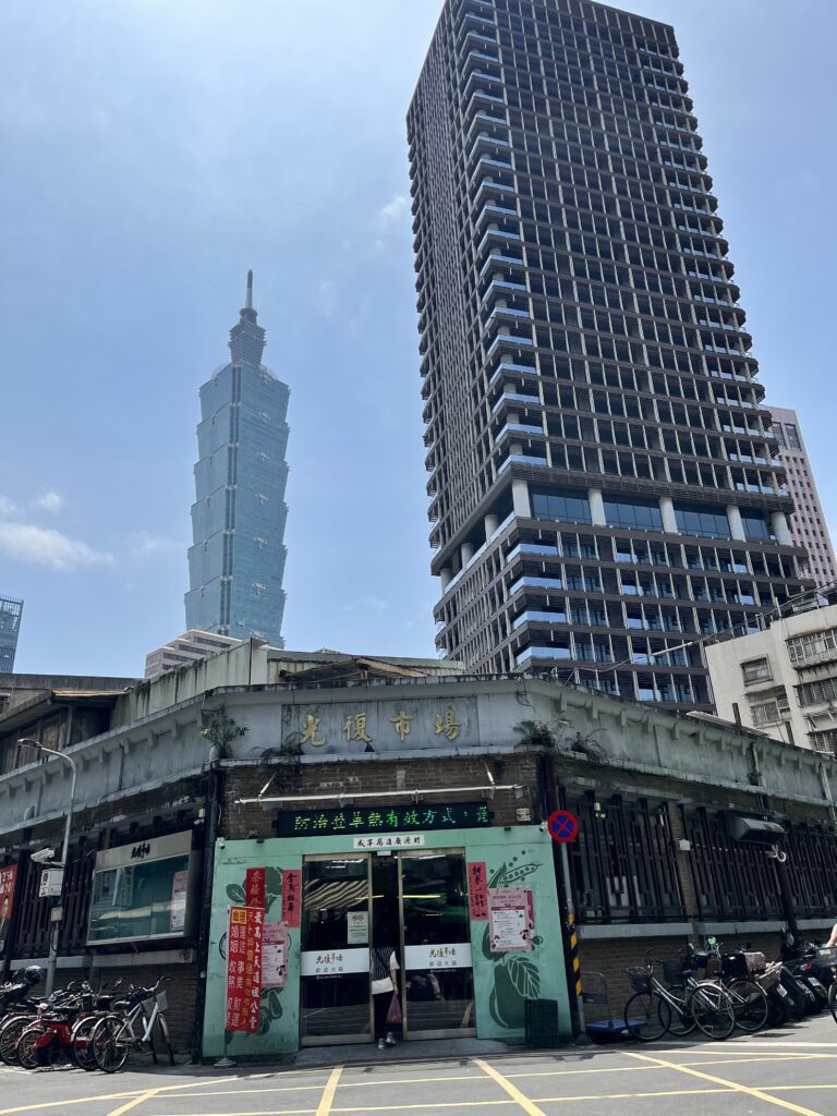 寵愛媽咪 光復金好 母親節光復市場好康禮物三重送! 32 %E5%BA%A7%E8%90%BD%E6%96%BC%E4%BF%A1%E7%BE%A9%E5%8D%80%E7%B2%BE%E8%8F%AF%E5%9C%B0%E6%AE%B5%E7%9A%84%E5%85%89%E5%BE%A9%E5%B8%82%E5%A0%B4%E8%88%87%E5%8F%B0%E5%8C%97101%E5%8F%8A%E8%87%BA%E5%8C%97%E5%B8%82%E6%94%BF%E5%BA%9C%E6%AF%94%E9%84%B0%E8%80%8C%E5%B1%85%E6%84%9F%E5%8F%97%E7%B9%81%E8%8F%AF%E6%B5%81%E8%A1%8C%E4%B8%AD%E7%9A%84 0 768x1024 1