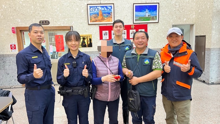 不只護環境更守清廉! 新北清潔隊拾金不昧 總價值逾115萬表揚 21 %E5%9C%96%E8%AA%AA%E6%B0%91%E7%9C%BE%E6%84%9F%E8%AC%9D%E7%91%9E%E8%8A%B3%E6%B8%85%E6%BD%94%E9%9A%8A%E5%93%A1%E5%8D%94%E5%8A%A9%E6%89%BE%E5%9B%9E%E8%B2%B4%E9%87%8D%E8%B2%A1%E7%89%A9