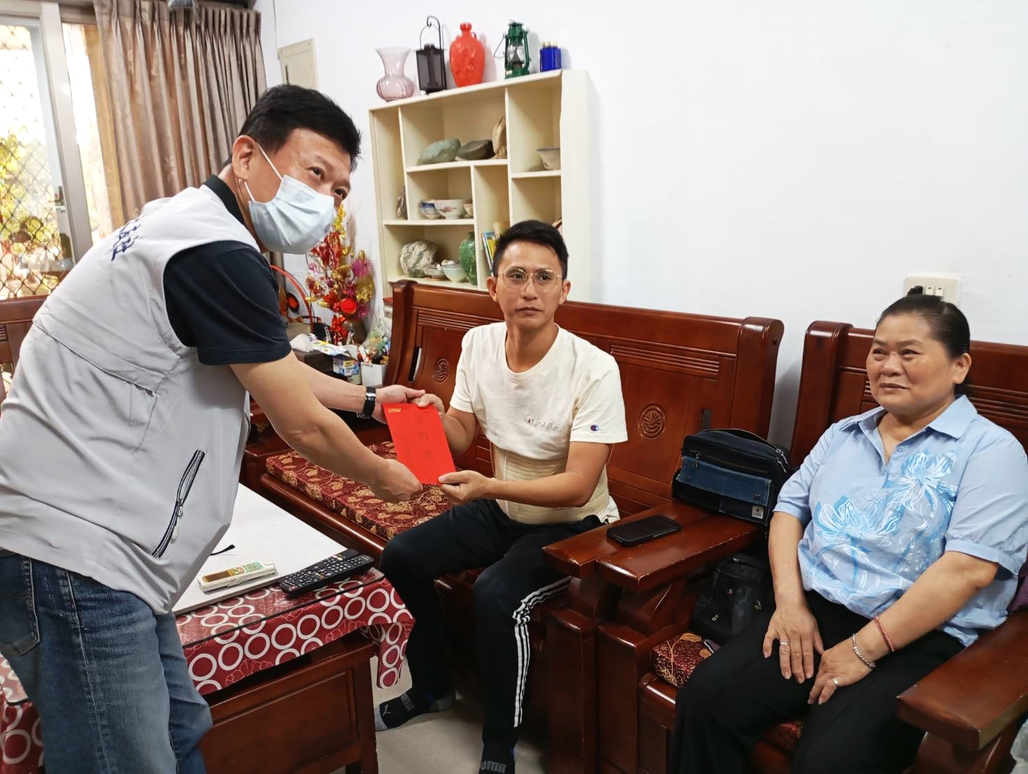 空軍上士捐肝救父 台南軍人服務站暖心關懷 8 104803 0