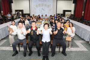 暖心母親節 花蓮縣警察局長以 月亮代表我的心 為媽媽警察獻上祝福 41 %E4%B8%80 25 300x200 1