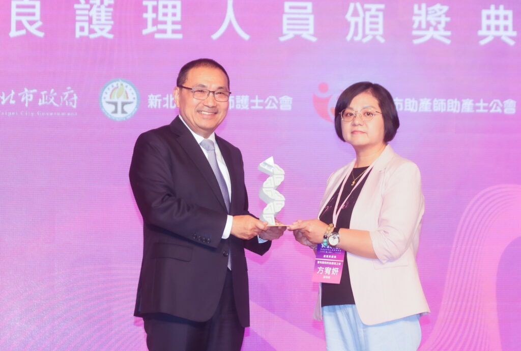 新北第14屆護理傑出獎頒獎 侯友宜肯定白衣天使以專業守護市民生命 9 S 47415422 1024x690 1