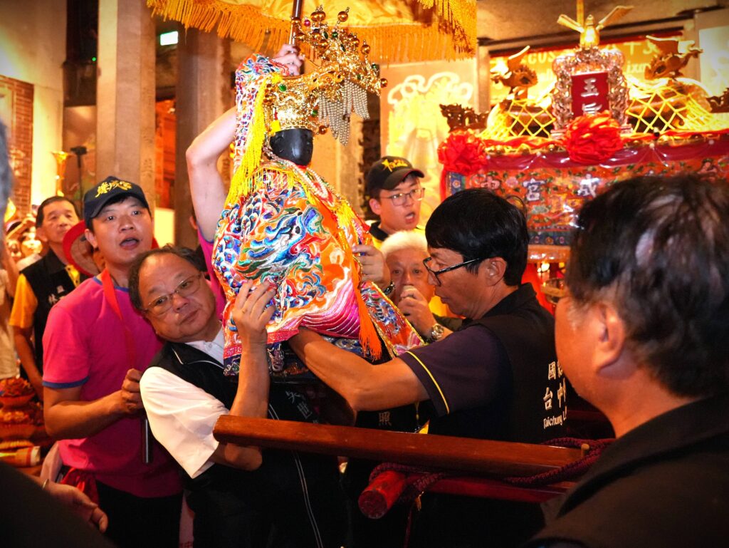 台中樂成宮旱溪媽祖回鑾 22天遶境祈福圓滿完成 61 %E5%90%B3%E5%B1%80%E9%95%B7%E5%B7%A6%E4%BA%8C%E6%81%AD%E8%BF%8E%E6%97%B1%E6%BA%AA%E5%AA%BD%E7%A5%96%E5%AE%89%E5%BA%A7 1024x769 1
