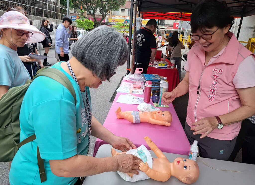 新北第5區早資中心辦母親節園遊會 籲早期發現、早期療育、把握黃金期 44 965113 1024x743 1