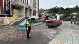 世新大學水泥車碰撞禮堂建築物一案 36 %E4%BA%8C 11 300x169 1