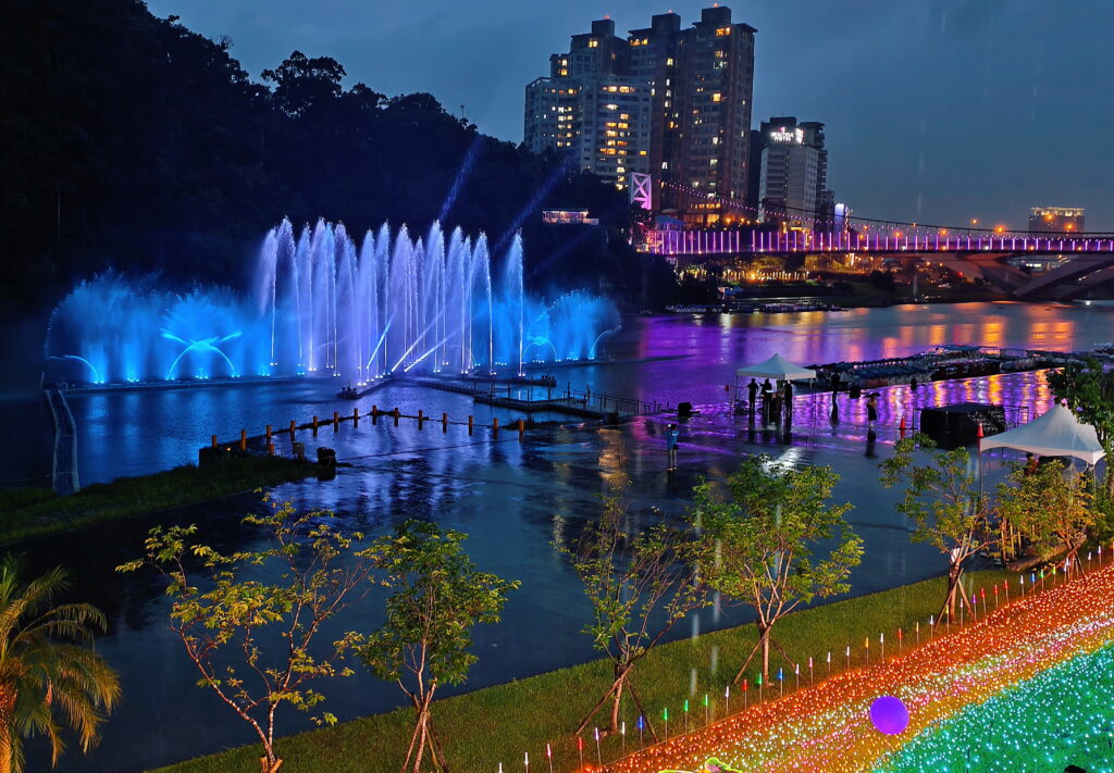 新北浪漫夜景在碧潭 水舞結合新北幣好禮11日起登場 還有水上舞台拍照體驗 3 1 4 1024x711 1