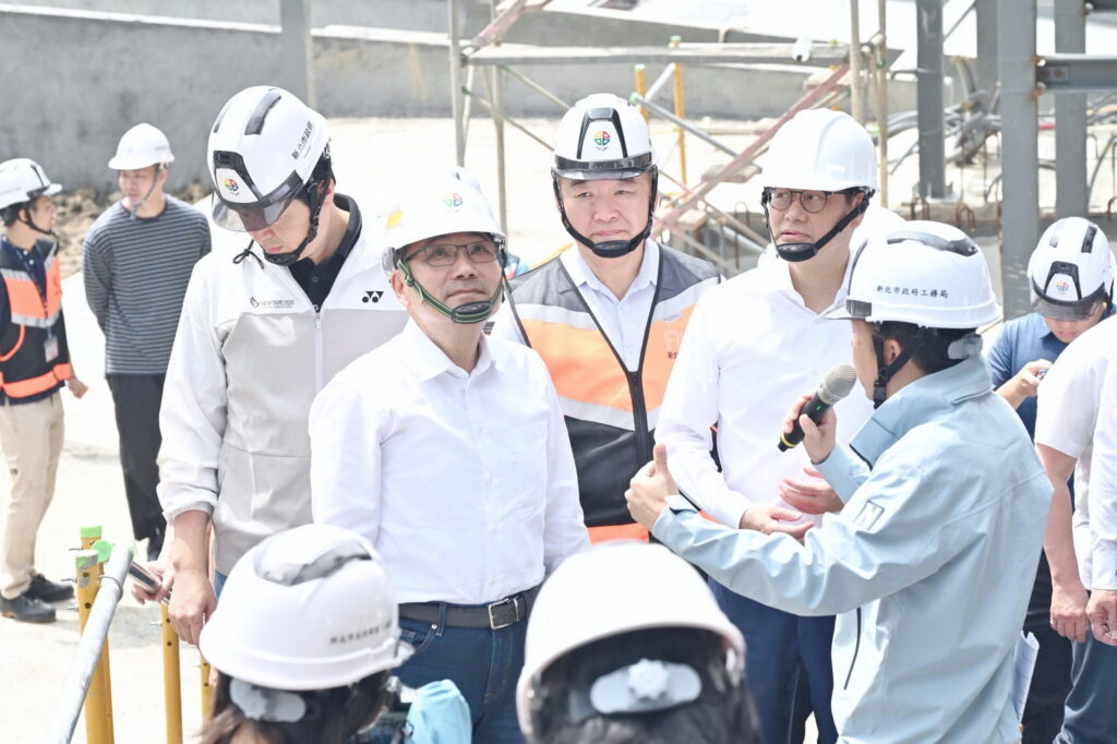 新北發展藍圖重要軸心建設 侯友宜第三度視察第二行政中心工程 要求如期如質完成年底順利啟用 13 S 149995539 1024x682 1
