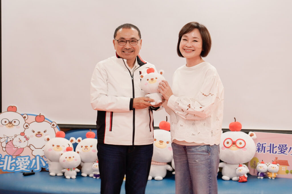 新北公托量能全國第一 立委柯志恩和高雄市議員前來取經 侯友宜無私分享經驗希望全國共好 19 %E6%96%B0%E5%8C%97%E5%B8%82%E9%95%B7%E4%BE%AF%E5%8F%8B%E5%AE%9C%E8%87%B4%E8%B4%88%E6%9F%AF%E5%BF%97%E6%81%A9%E7%AB%8B%E5%A7%94%E4%BB%A3%E8%A1%A8%E6%96%B0%E5%8C%97%E5%85%AC%E6%89%98%E7%9A%84%E7%86%8A%E6%9E%9C%E8%B1%A1%E5%BE%B5%E5%B9%B3%E5%AE%89%E7%86%8A%E5%A4%A7%E6%BC%A2 1024x681 1