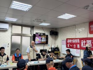 基警前往英仁社區勤宣導 強化里鄰社區安全防護網 60 %E4%B8%80 61 300x225 1
