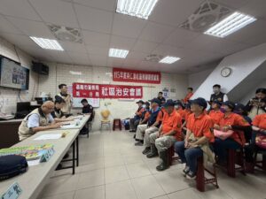 基警前往英仁社區勤宣導 強化里鄰社區安全防護網 64 %E4%BA%94 4 300x225 1