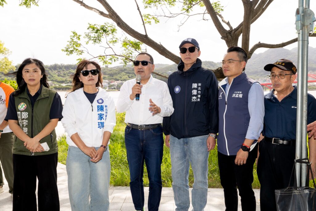 「淡水河金色水岸大河門戶工程」完工啟用 侯友宜:打造國際級河岸自行車廊帶 5 %E6%96%B0%E5%8C%97%E5%B8%82%E9%95%B7%E4%BE%AF%E5%8F%8B%E5%AE%9C%E8%A6%96%E5%AF%9F%E6%B7%A1%E6%B0%B4%E6%B2%B3%E9%87%91%E8%89%B2%E6%B0%B4%E5%B2%B8%E5%A4%A7%E6%B2%B3%E9%96%80%E6%88%B6%E5%AE%8C%E5%B7%A5%E6%88%90%E6%9E%9C%E5%AE%A3%E5%B8%83%E9%97%9C%E6%B8%A1%E6%AE%B5%E6%AD%A3%E5%BC%8F%E5%95%9F%E7%94%A8 1024x683 1