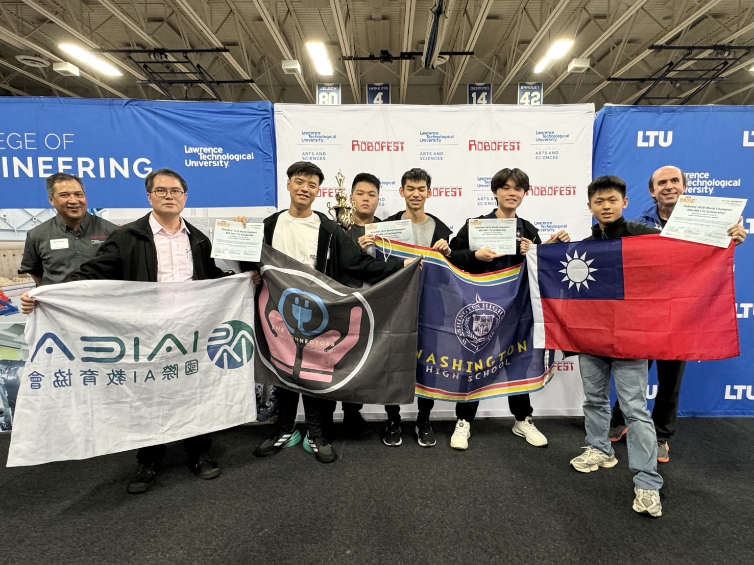 2026 Robofest世界賽台灣代表隊勇奪二金、一銀、一銅及八項大獎 9 line oa chat 260518 002754