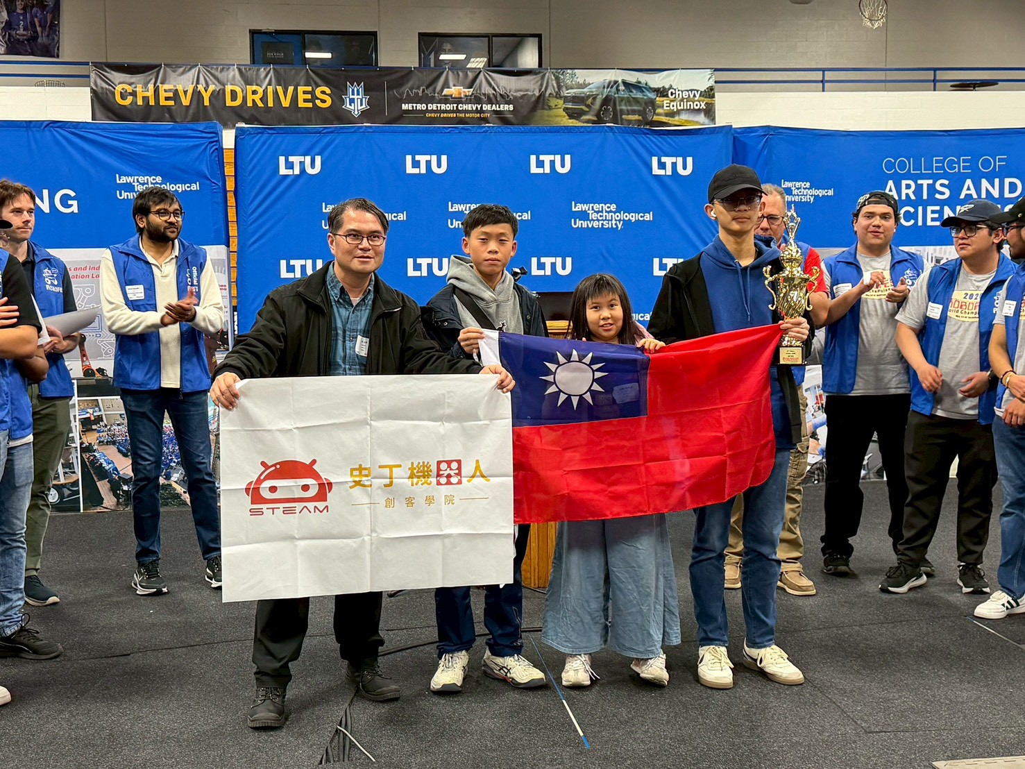 2026 Robofest世界賽台灣代表隊勇奪二金、一銀、一銅及八項大獎 10 line oa chat 260517 235605
