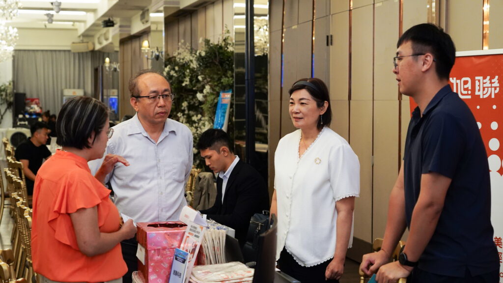 新北助攻中小企業數位轉型 說明會整合23家SI業者提供43項智慧方案 14 %E7%8F%BE%E5%A0%B4%E9%82%80%E9%9B%8623%E5%AE%B6SI%E6%A5%AD%E8%80%85%E5%85%B1%E5%90%8C%E5%8F%83%E8%88%87%E5%B1%95%E7%A4%BA43%E9%A0%85%E6%99%BA%E6%85%A7%E6%87%89%E7%94%A8%E6%96%B9%E6%A1%88%E6%B6%B5%E8%93%8BAI%E6%99%BA%E6%85%A7%E7%87%9F%E9%81%8B%E6%99%BA%E6%85%A7%E8%A1%8C%E9%8A%B7%E4%BA%BA%E8%B3%87%E5%9F%B9%E8%A8%93%E5%8F%8A%E7%89%A9%E6%B5%81%E4%BE%9B%E6%87%89%E9%8F%88%E7%AD%89%E5%A4%9A%E5%85%83%E9%A0%98%E5%9F%9F%E5%90%B8%E5%BC%95%E7%9C%BE%E5%A4%9A%E6%96%B0%E5%8C%97%E4%BC%81%E6%A5%AD%E5%88%B0%E5%A0%B4%E5%8F%83%E8%88%87%E4%BA%A4%E6%B5%81%E7%8F%BE%E5%A0%B4%E4%BA%92%E5%8B%95%E7%86%B1%E7%B5%A1 1024x576 1