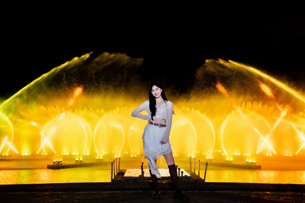 碧潭水舞換曲全新曲目23日登場 大舞台、飛板秀接力High翻天 23、24日二晚「碧潭大舞台-潮流快閃之夜」 8 2026%E7%A2%A7%E6%BD%AD%E6%B0%B4%E8%88%9E%E5%AD%A3%E8%88%9E%E5%8A%9B%E6%B3%89High%E7%92%80%E7%92%A8%E9%96%8B%E5%B1%95%E9%87%91%E9%BB%83%E8%89%B2%E6%B0%B4%E5%B9%95%E8%88%87%E7%92%80%E7%92%A8%E9%9B%B7%E5%B0%84%E4%BA%A4%E7%B9%94%E5%87%BA%E9%9C%87%E6%92%BC%E8%A6%96%E8%A6%BA 1 1024x684 1