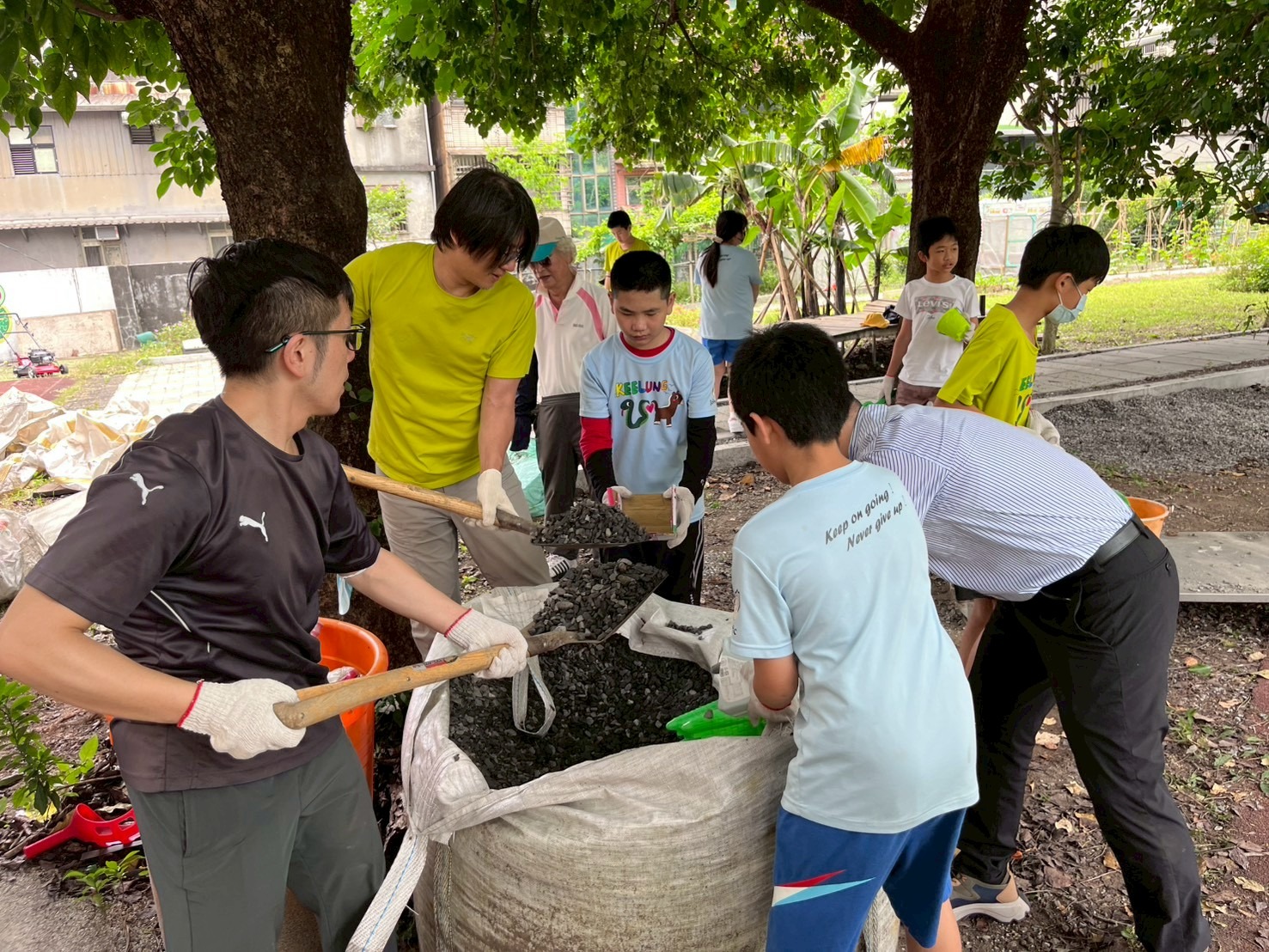 安樂國小師生共融共好 合力美化校園留下愛的畢業禮物 3 705968737 1918387432199944 4802391958287494605 n