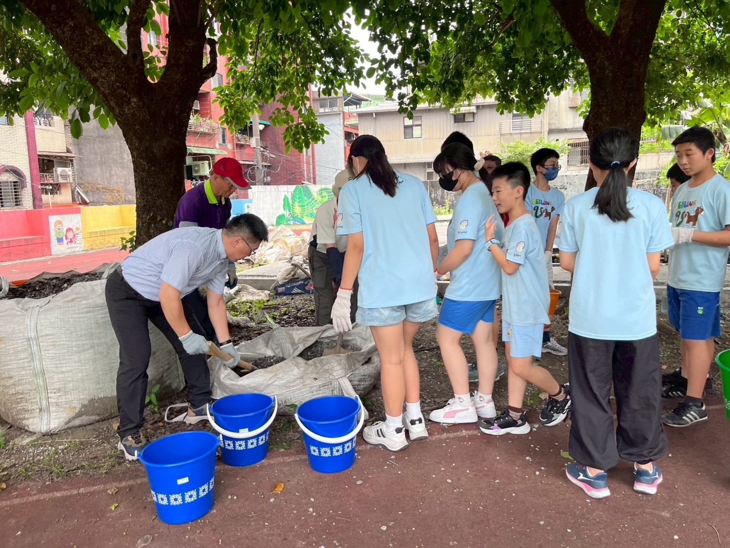 安樂國小師生共融共好 合力美化校園留下愛的畢業禮物 4 705327178 1918387438866610 2074702459941467696 n