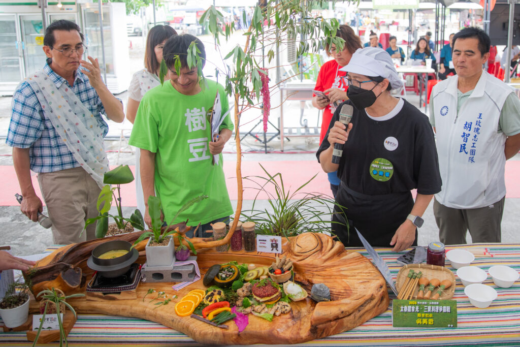 「太魯閣食光」三寶料理爭霸戰登場 秀林18組廚師翻轉小農經濟 26 %E7%AC%AC%E4%B8%89%E5%90%8D 1024x683 1