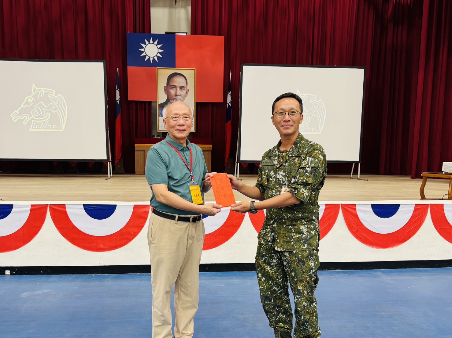 端午送暖挺國軍 進出口公會聯合會慰勞台南駐軍 23 S 12517414 0