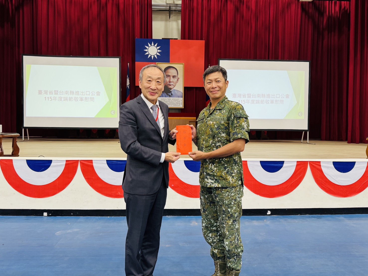 端午送暖挺國軍 進出口公會聯合會慰勞台南駐軍 26 S 12517410 0