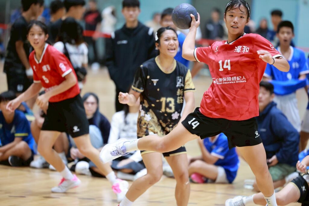 新北漳和女子手球再登全國之巔 衛冕師生手球錦標賽四連霸 24 %E6%96%B0%E5%8C%97%E6%BC%B3%E5%92%8C%E5%9C%8B%E4%B8%AD%E5%A5%B3%E5%AD%90%E6%89%8B%E7%90%83%E9%9A%8A%E5%B1%95%E7%8F%BE%E5%BC%B7%E5%8B%A2%E6%94%BB%E9%98%B2%E6%88%90%E5%8A%9F%E5%AE%8C%E6%88%90%E5%85%A8%E5%9C%8B%E5%B8%AB%E7%94%9F%E6%89%8B%E7%90%83%E8%B3%BD%E5%9B%9B%E9%80%A3%E9%9C%B8 1 1024x683 1