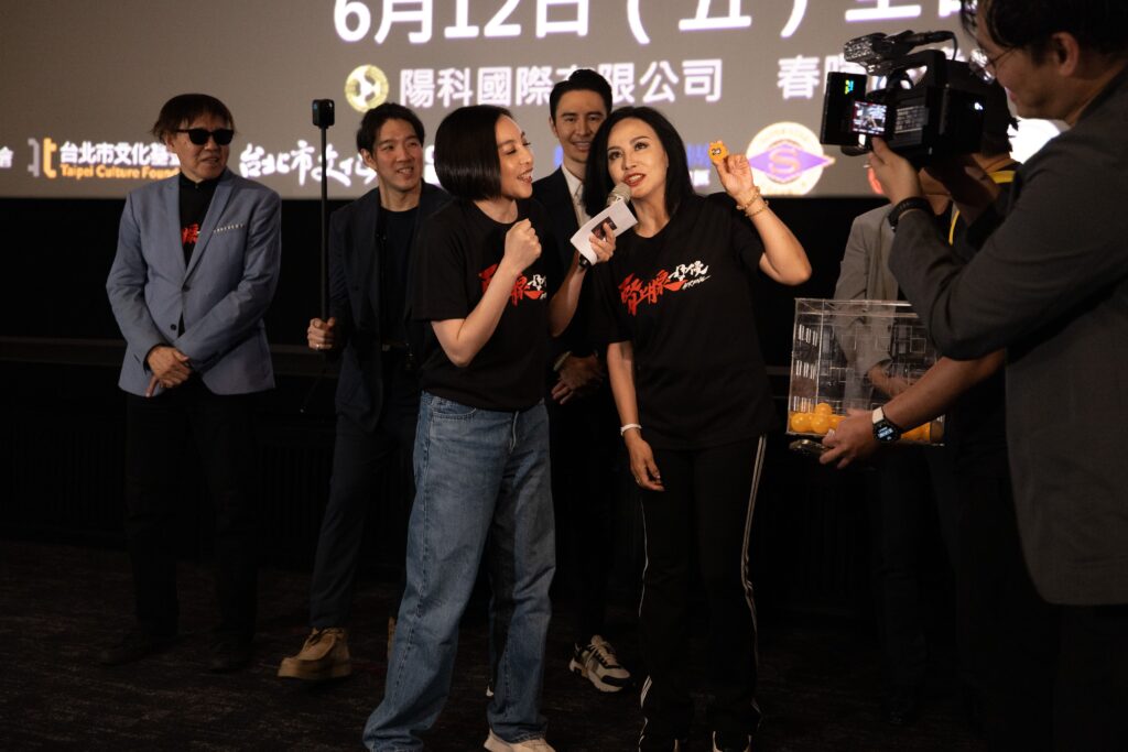 劉黛瑩曝「螢幕初吻」獻郭鑫 李㼈激烈虐戲舔臉羞辱男主角 18 %E7%89%B9%E6%98%A0%E6%9C%83%E7%8F%BE%E5%A0%B4%E7%94%B1%E7%94%B0%E9%BA%97%E5%92%8C%E6%9D%8E%E3%BC%88%E6%8A%BD%E5%87%BA%E5%83%B9%E5%80%BC24800%E7%9A%84GoPro Mission 1 Pro%E7%9A%84%E5%BE%97%E4%B8%BB 1024x683 1