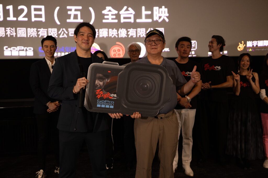 劉黛瑩曝「螢幕初吻」獻郭鑫 李㼈激烈虐戲舔臉羞辱男主角 20 %E5%BE%97%E7%8D%8E%E8%80%85%E8%88%87GoPro%E5%A4%A7%E4%B8%AD%E8%8F%AF%E5%8D%80%E7%B8%BD%E7%9B%A3%E5%91%A8%E9%8E%AE%E5%AE%87%E5%85%88%E7%94%9F%E5%90%88%E5%BD%B1%E7%95%99%E5%BF%B5 1024x683 1