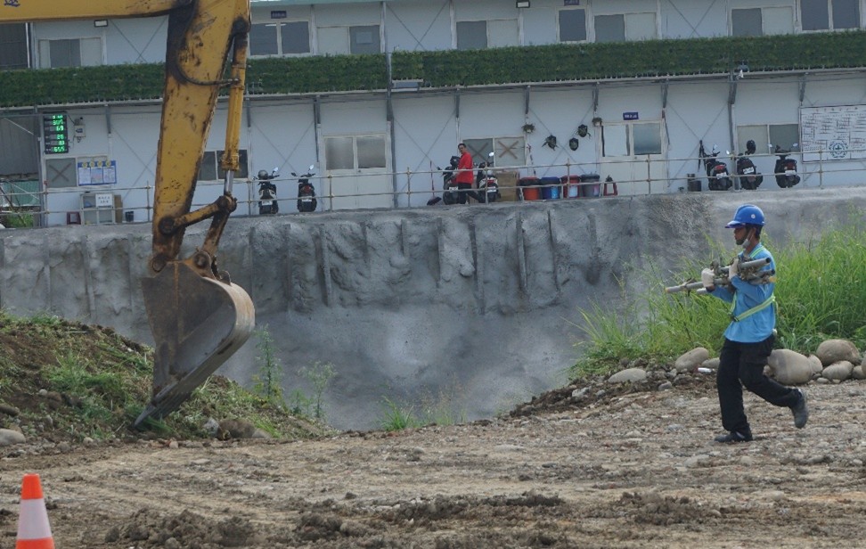 嚴防盛夏熱危害 中市勞工局6/1啟動戶外高氣溫專案檢查 44 %E5%A4%8F%E5%AD%A3%E7%87%9F%E9%80%A0%E5%B7%A5%E5%9C%B0%E6%88%B6%E5%A4%96%E9%AB%98%E6%B0%A3%E6%BA%AB%E4%BD%9C%E6%A5%AD%E6%83%85%E5%BD%A2