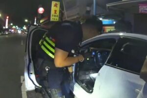 吉安警深夜接力攔查 鷹眼連逮2名 喪屍菸彈 毒犯 25 %E4%B8%80 138 300x200 1