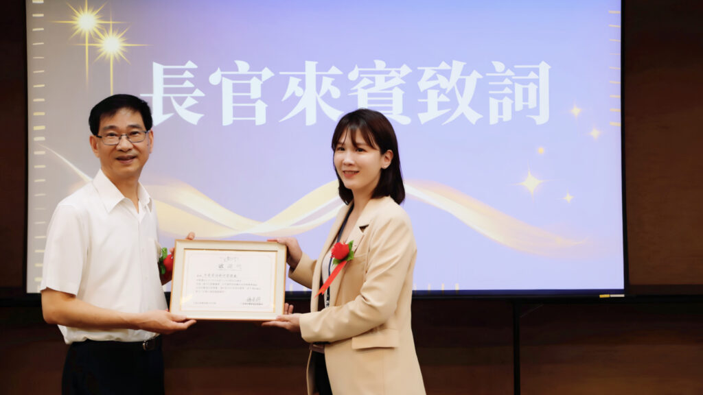 一里雲村醫養園區攜手中華電信!用音樂療癒點亮幸福老化 讓ESG走進醫養長照現場 9 02 %E8%87%B4%E8%B4%88%E6%84%9F%E8%AC%9D%E7%8B%80 1024x576 1