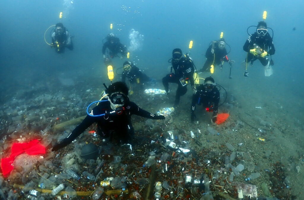 新北蟬聯全國「海洋環境管理考核」最高榮譽 連2年榮獲特優 25 %E6%B7%A8%E6%B5%B7%E5%90%88%E4%BD%9C%E7%A4%BE%E6%8F%90%E4%BE%9B%E8%A3%9D%E5%82%99%E4%BA%88%E6%BD%9B%E6%B5%B7%E6%88%B0%E5%B0%87%E9%80%B2%E8%A1%8C%E6%B7%A8%E6%B5%B7%E6%B4%BB%E5%8B%95 1024x674 1