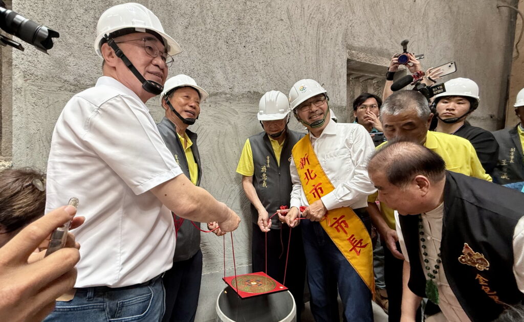 金包里慈護宮修復工程上梁 侯友宜:一一七年八月完工重現歷史建築風華 24 S 65765416 1024x630 1