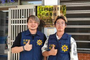 蛇出沒注意 擅闖玉里分局納涼 勇警細心辦案也大膽捉蛇 39 MEITU 20260605 171851219 300x200 1