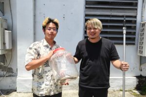 蛇出沒注意 擅闖玉里分局納涼 勇警細心辦案也大膽捉蛇 41 MEITU 20260605 171920591 300x200 1