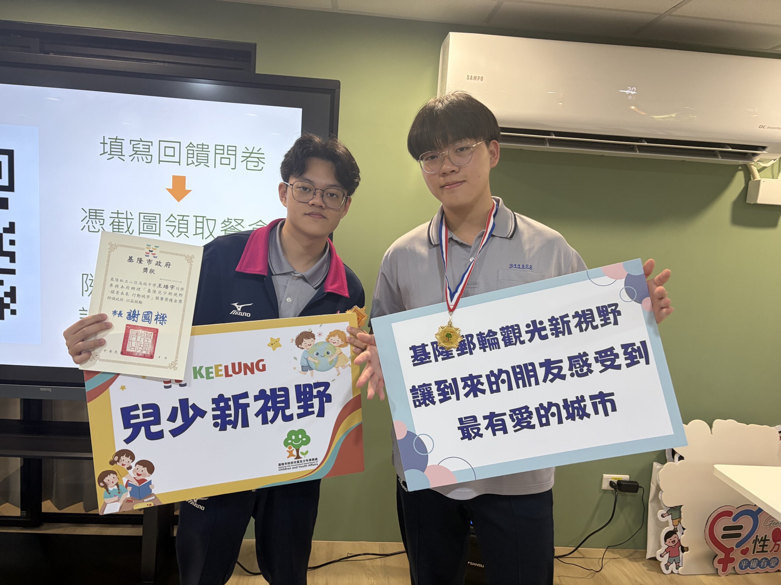 二信高中王培宇及李奕霑「基隆郵輪觀光新視野」獲金獎 6 4607C71D 0E70 4A84 BAA2 96DCAC7802EB scaled